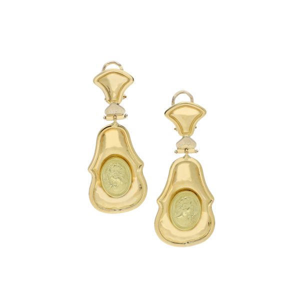 Aretes Articulados con colgantes motivo dama en oro amarillo 18 kilates. on Sale