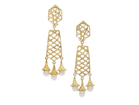 Aretes calados con perlas en oro amarillo 14 kilates. Cheap