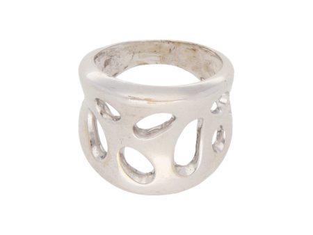 Anillo calado en oro blanco 14 kilates. on Sale